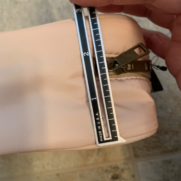 NWT HELLO KITTY & Friends Bread Makeup Bag beige mirror cute 8” x 5" Bioworld - Picture 11 of 13